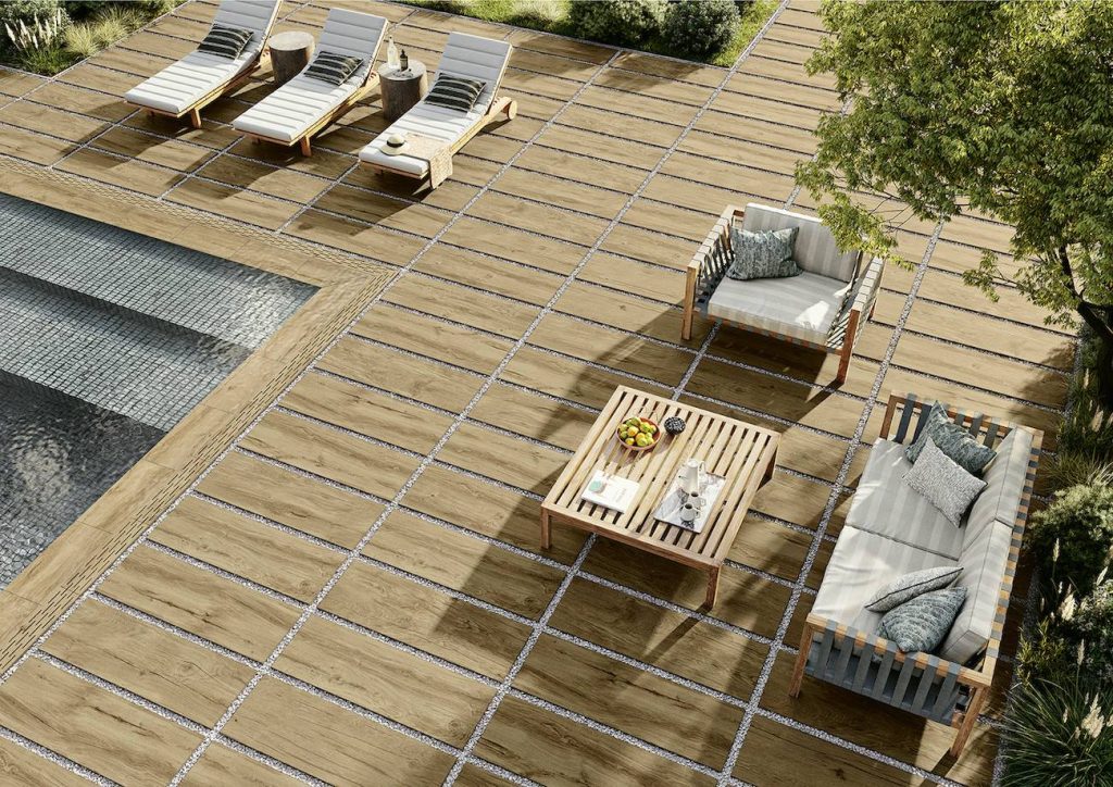 Évasion Tropicale - Optez pour le Carrelage Effet Bois pour votre Espace Extérieur