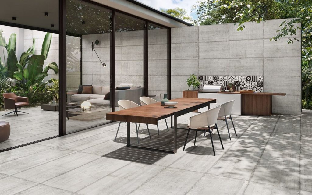 Modernité et Durabilité - Le Carrelage Effet Béton pour une Terrasse Contemporaine